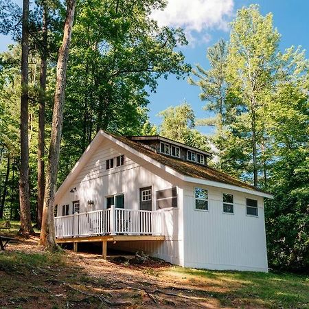 Cabin On Beautiful Arbutus Lake Near Traverse City Exterior foto