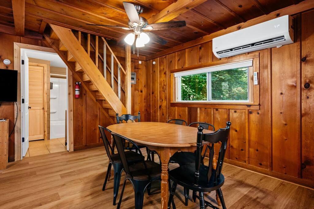 Cabin On Beautiful Arbutus Lake Near Traverse City Exterior foto