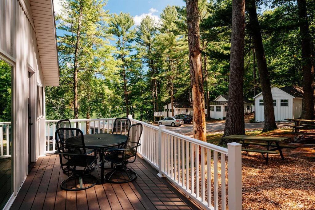Cabin On Beautiful Arbutus Lake Near Traverse City Exterior foto