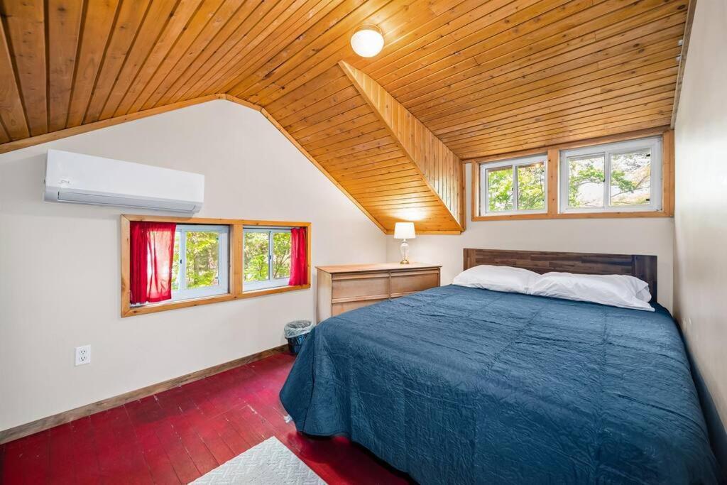 Cabin On Beautiful Arbutus Lake Near Traverse City Exterior foto